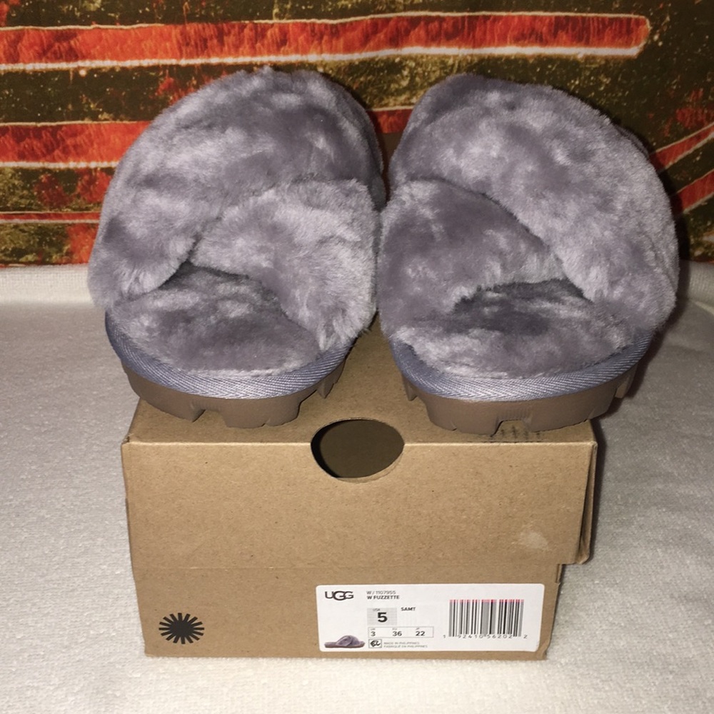 👑💝🔥 women’s ugg fuzzette slipper size 5.